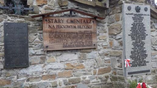 Cmentarz na Pęksowym Brzysku, Lucy i Tom