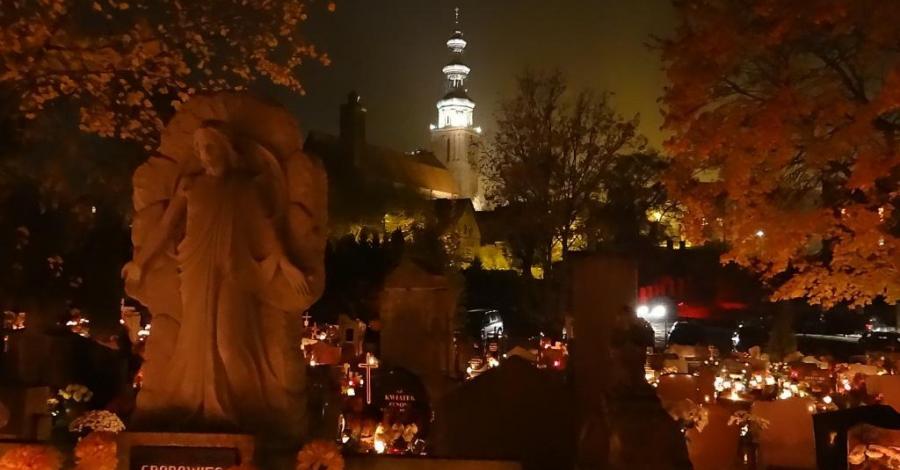 Chełmżyńskie cmentarze w zadumie - zdjęcie
