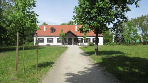 Dworek Marii Dąbrowskiej w Russowie, marian