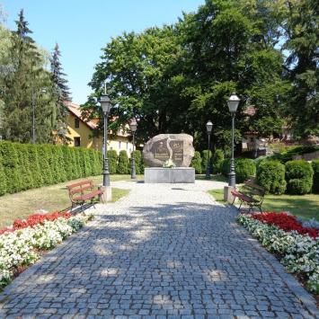 Biskupiec,obelisk Jana Pawła II, Danusia