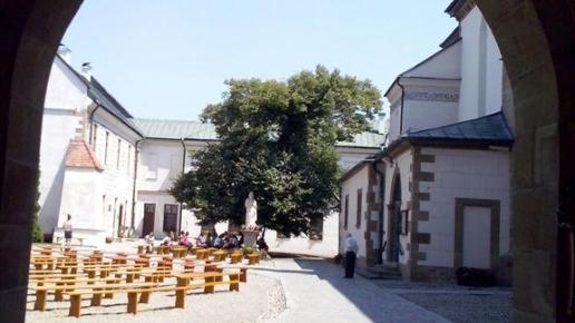 klasztor i kościółek wraz z dziedzińcem ta i 15 kolejnych fot, mokunka