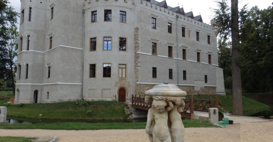 Karpniki – zespół zamkowo - parkowy w Dolinie Królów - zdjęcie