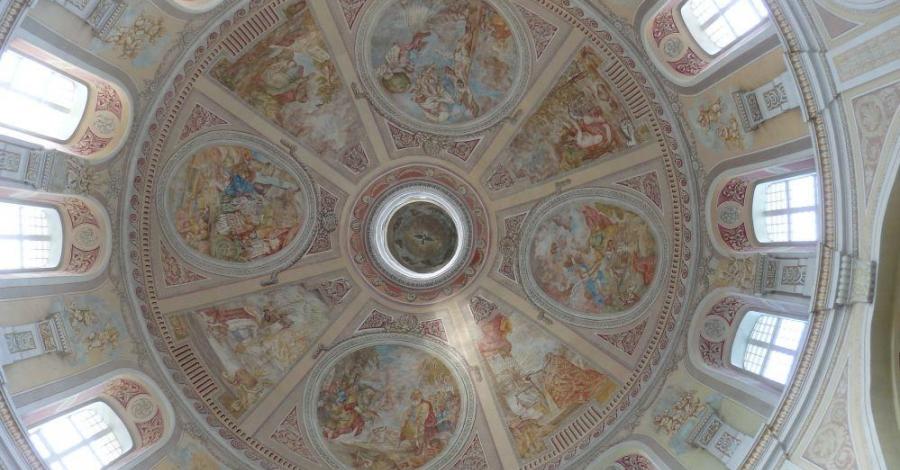 Trzemeszno - perła baroku na Szlaku Piastowskim . - zdjęcie