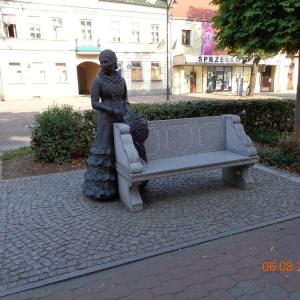 Ławeczka Konopnickiej w Suwałkach