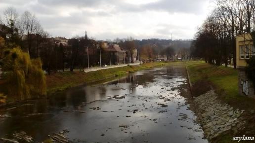 Cieszyn nad Olzą po lewo Cieszyn polski, a z prawej Cieszyn czeski, szylana