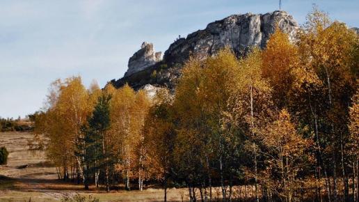 widok od strony przystanku i parkingu, Magdalena