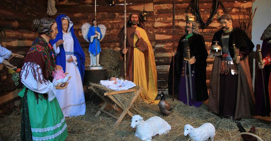 Szopka na Rajskim Placu w Piekarach Śląskich - zdjęcie