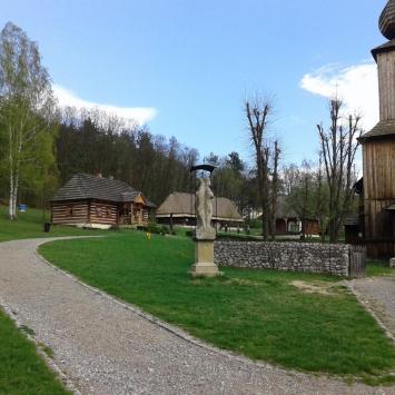 Skansen w Wygiełzowie i Zamek Lipowiec w Babicach - zdjęcie