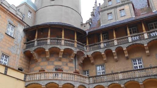 Zamek w Oleśnie, Aragonit
