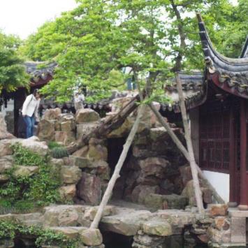 Suzhou - zwiedzamy Ogród Mistrza Sieci - skały, pawilon i rośliny, Tadeusz Walkowicz