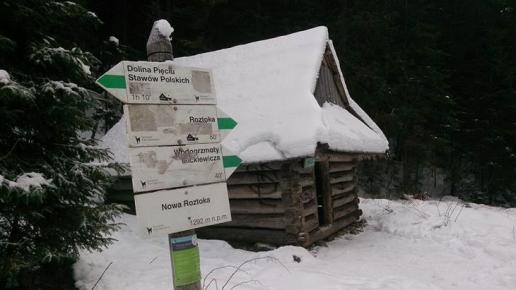 Chatka przy zielonym szlaku do Doliny 5 Stawów, DoRi
