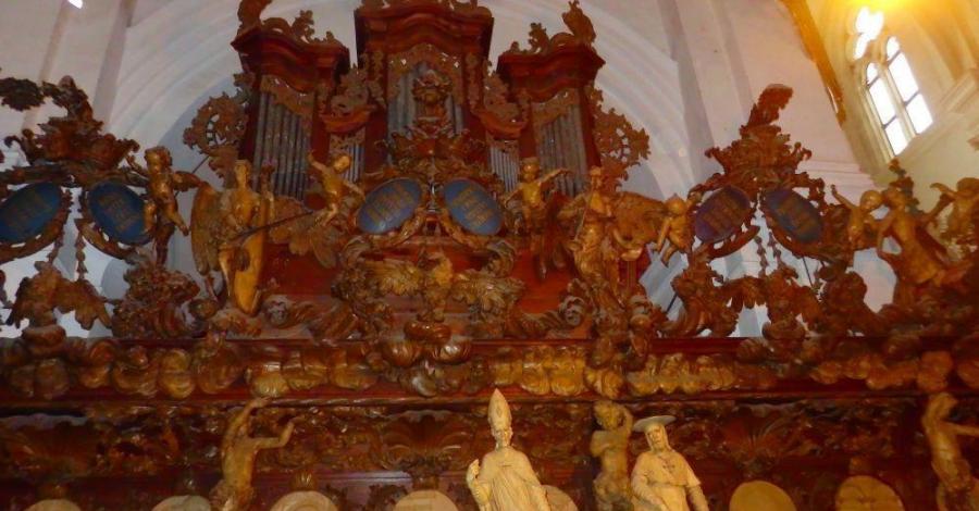Henryków .Księgi Henrykowskie -pierwsze zapisane słowa po Polsku .Pocysterski zespól klasztorny . - zdjęcie