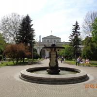 Fontanna przed sanatorium Marconi, Danusia