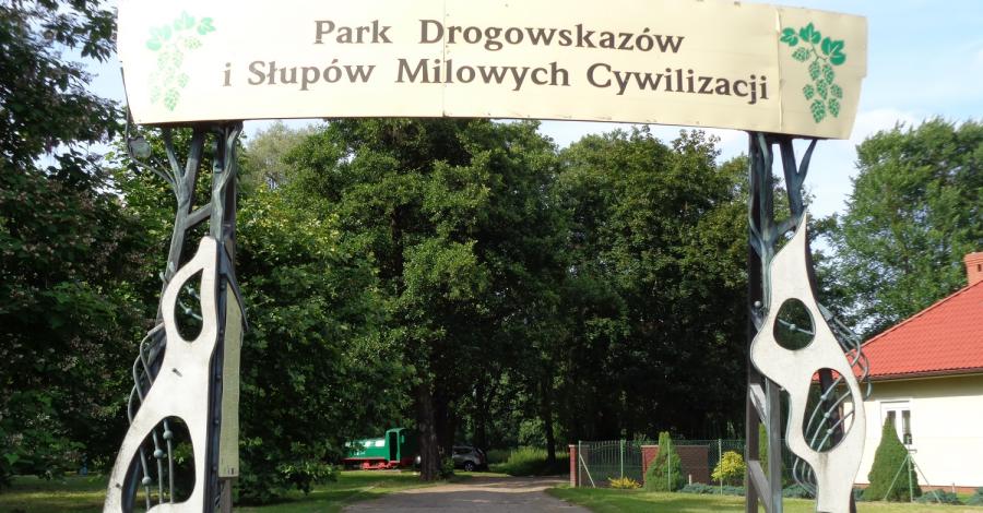 Park Drogowskazów i Słupów Milowych Cywilizacji w Witnicy - zdjęcie