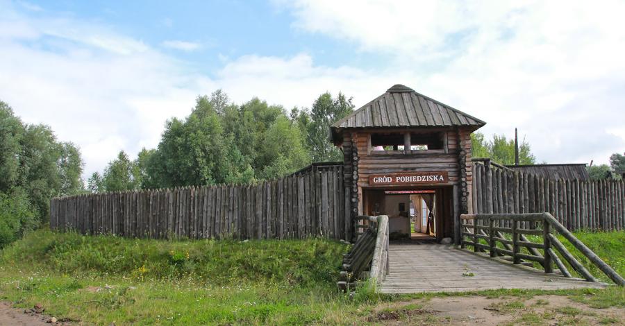 Szlak Piastowski - Pobiedziska: Gród, Skansen Miniatur i Rynek - zdjęcie