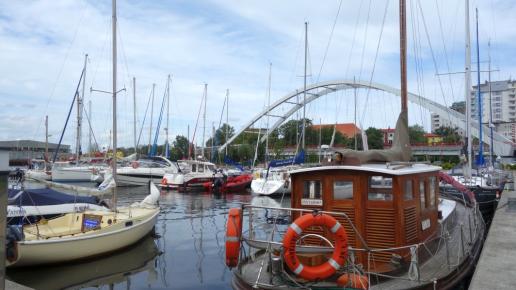 Marina z widokiem na Most Portowy, allie