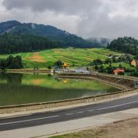 Widziane z zapory nad Jeziorem Sromowieckim ... Zamek Niedzica, Fasola na Szlaku