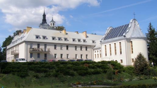 widok na klasztor i kościół od strony kalwarii kodeńskiej, Joanna