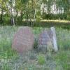 kamienie upamiętniające Wiktora Wołkowa i Ryszarda Czerwińskiego - artystów fotografików, którzy wiele czasu i serca poświęcili Biebrzy, Joanna