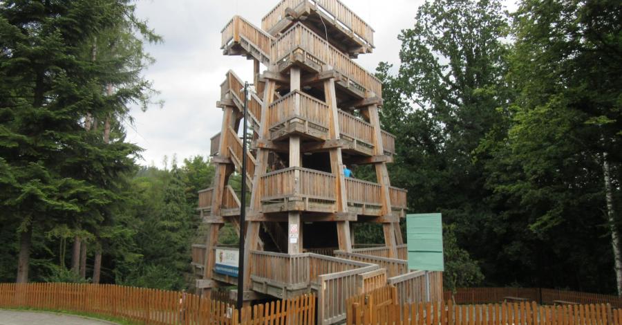 Głuchołazy-Park Zdrojowy z wieżą tężni solankowej. - zdjęcie