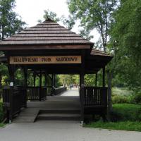 wejście do parku pałacowego w Białowieży , Joanna