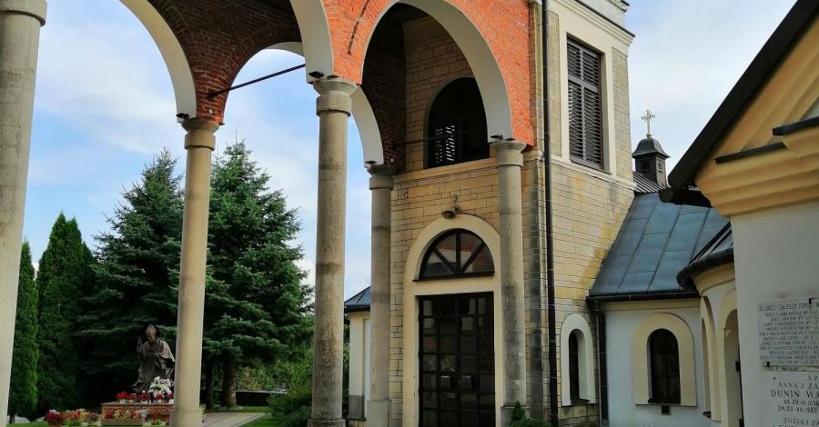 Sanktuarium Matki Bożej Różańcowej Królowej Rodzin w Ożarowie. - zdjęcie