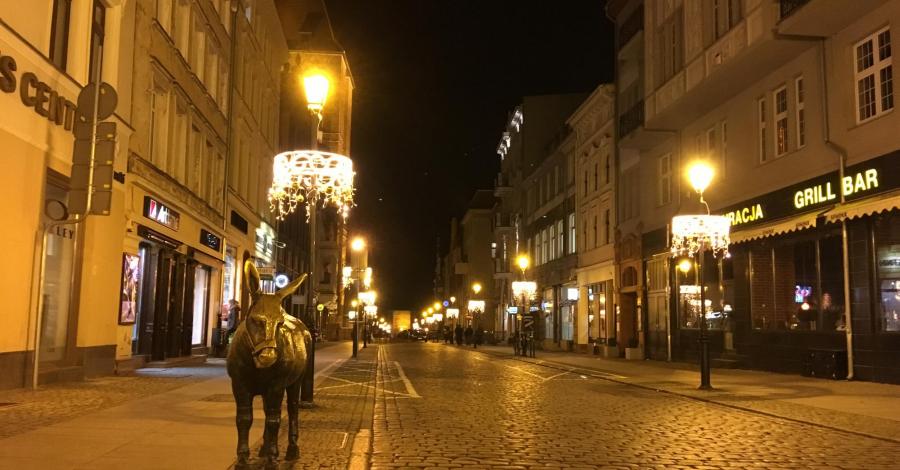 Wieczorową porą razy dwa, czyli nie brunet, a Toruń - zdjęcie