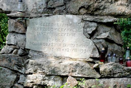 tablica pamiątkowa podchorążych sanitarnych - Czartowe Pole, Magdalena
