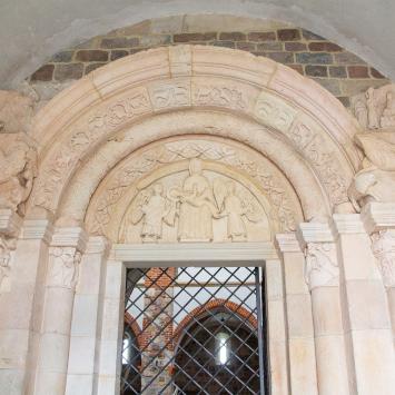 portal romański w kolegiacie