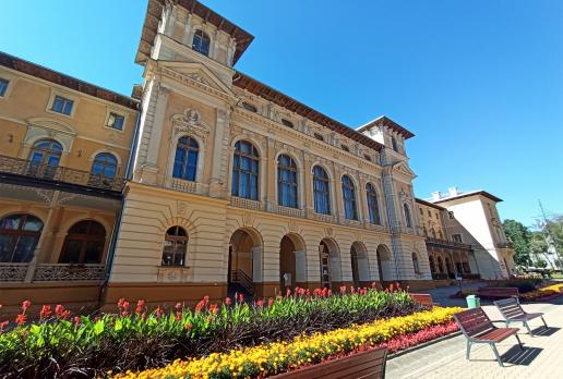 Deptak w Krynicy Stary Dom Zdrojowy