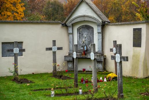 Klasztor w Czernej cmentarz