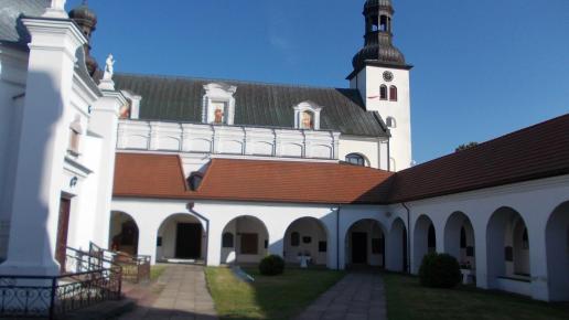 Skępe krużganki przy kościele, tomtur