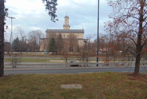 Kościół vis a vis parku, tomtur