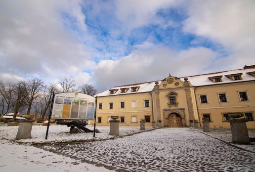 Zamek w Starych Tarnowicach