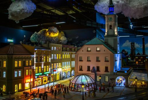 Kolejkowo Gliwice nocą