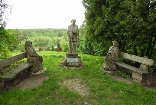skansen w Nowogrodzie - ławeczka założycieli, Joanna