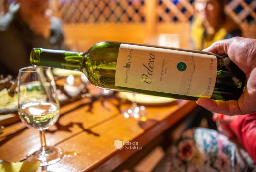 Wino Odesa z Winnicy Nad Jarem - pyszne i aromatyczne