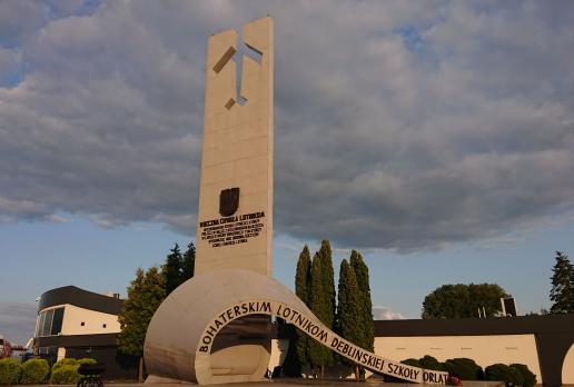 Pomnik lotników polskich, Mariusz