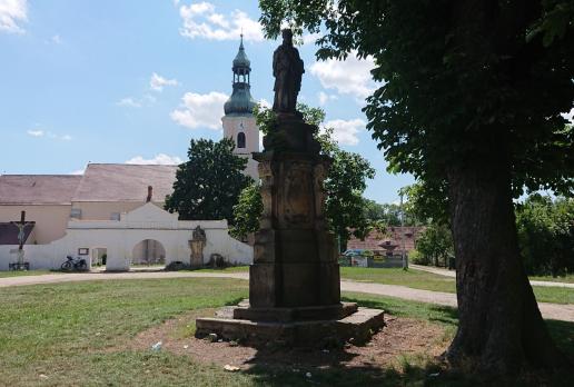 Figura św. Nepomucena, Mariusz