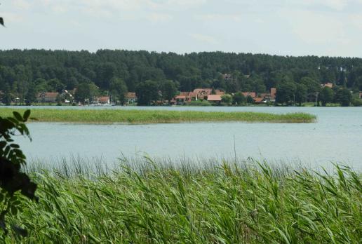 wokół Jeziora Plusznego - widok na Pluski z drugiej strony jeziora, Joanna