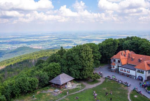 Widok z tarasu kościelnego na wieży