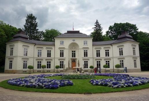 Pałac Myślewicki, allie