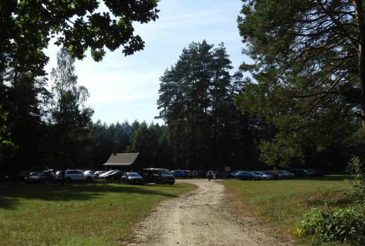wiata turystyczna Dębowik wczesnym popołudniem, Joanna