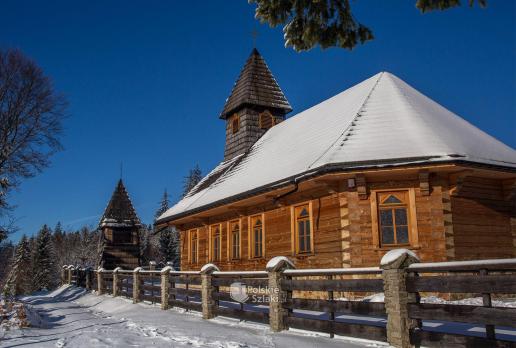 Leży na Szlaku Architektury Drewnianej