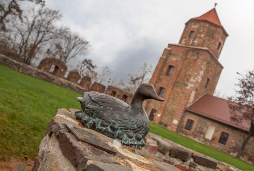 Złota kaczka na studni zamkowej