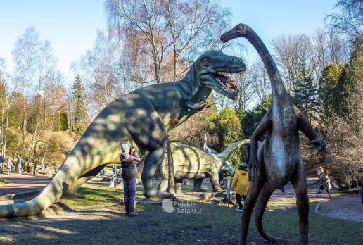 dinozaury w zoo