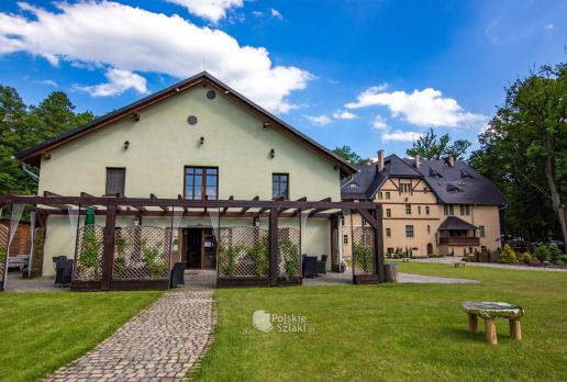 Zamek Bożejów - restauracja w kuźni