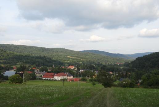 widok na Krempną od strony cmentarza wojennego, Joanna