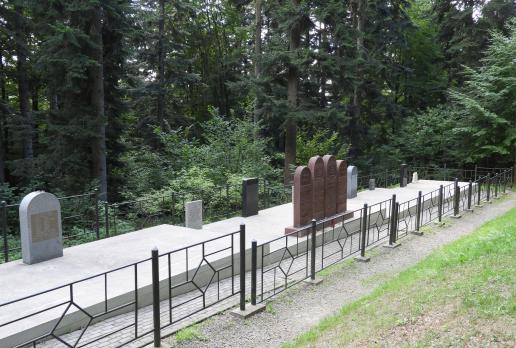 ścieżka Hałbów - Kamień, mogiła pomordowanych Żydów, Joanna