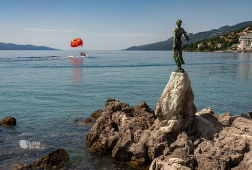 Opatija, dziewczyna z mewą